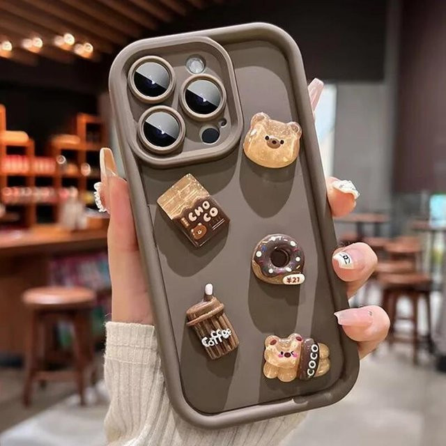 Rui Di Handyhülle mit süßem 3D Bär und Kaffee Donut Design für iPhone Modelle, stoßfest und weich, Farbe: Braun - Bild 1