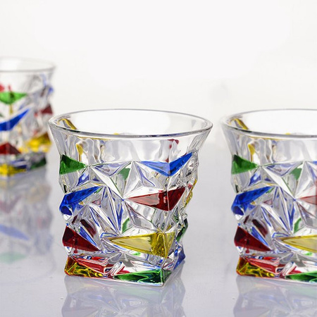 HeY LiLac handbemaltes Whiskyglas in Lila/Mehrfarbig, 280 ml, Tumbler mit quadratischem Sockel und geometrischem Design