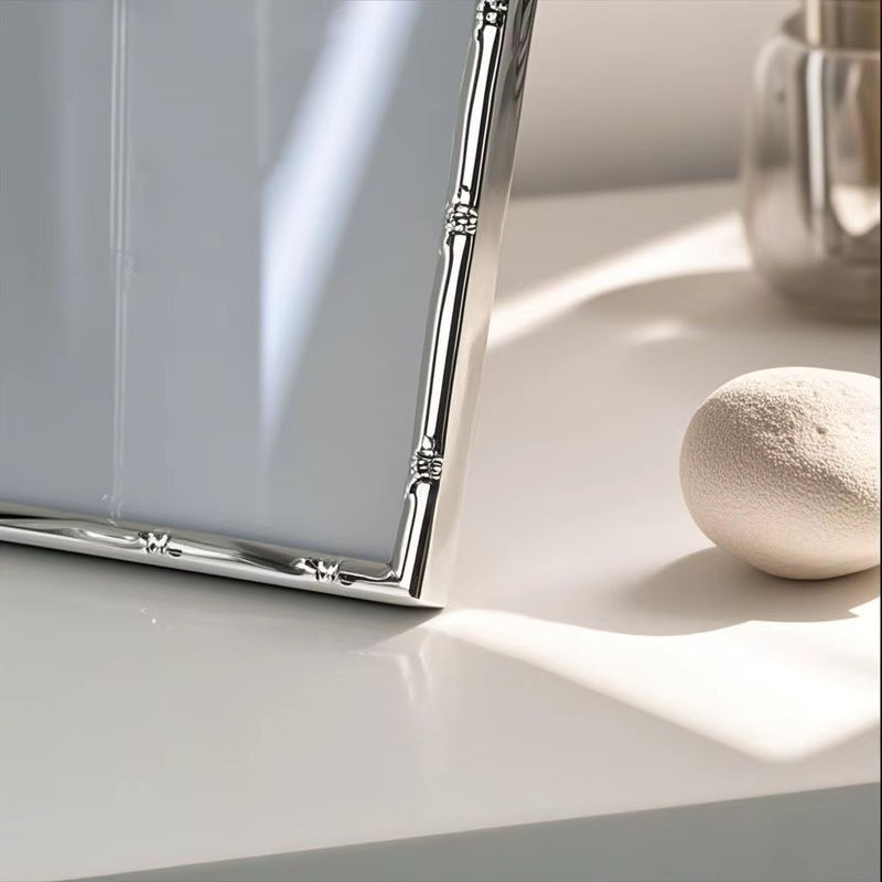 ANGDUO Aluminium-Fotorahmen aus Metall in Silber, rechteckiger Bilderrahmen als Tischaufsteller für Hochzeit und Dekoration, 10x15 cm - Bild 3