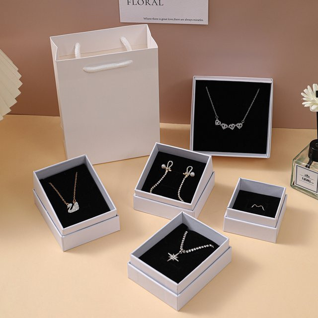 10 Stück elegante Schmuck-Papierboxen aus Kraftpapier für Ringe, Ohrringe und Halsketten in Braun, Schwarz oder Weiß - Bild 1