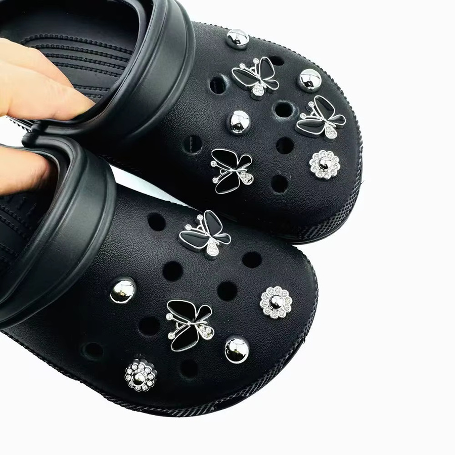 FHLDING Schuh-Charm-Set, 13-teilig, schwarzer Schmetterling, Diamant, Blume, silberne Perlen, Unisex - Bild 3