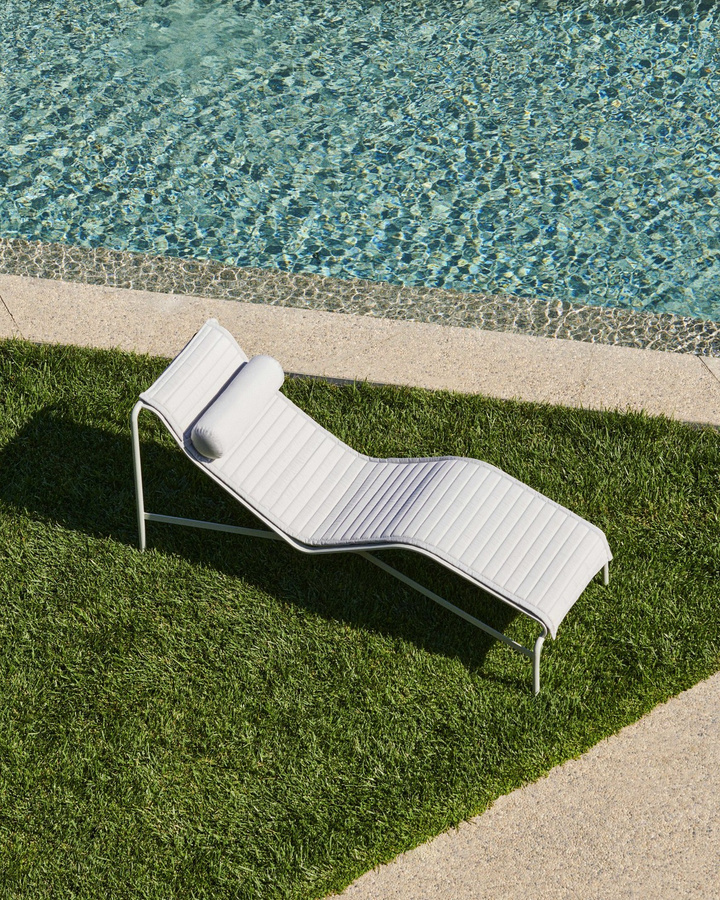 HAY Nackenrolle Bolster für Palissade Chaise Longue aus Outdoor-Stoff in Schwarz und Weiß - Bild 1