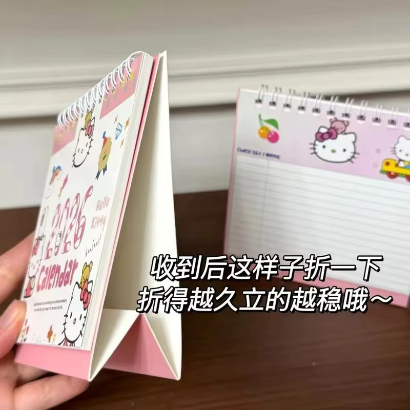 Hello Kitty Tischkalender 2026 von 52TOYS in Pink und Multicolour, monatlicher Papierkalender für deinen Schreibtisch - Bild 2