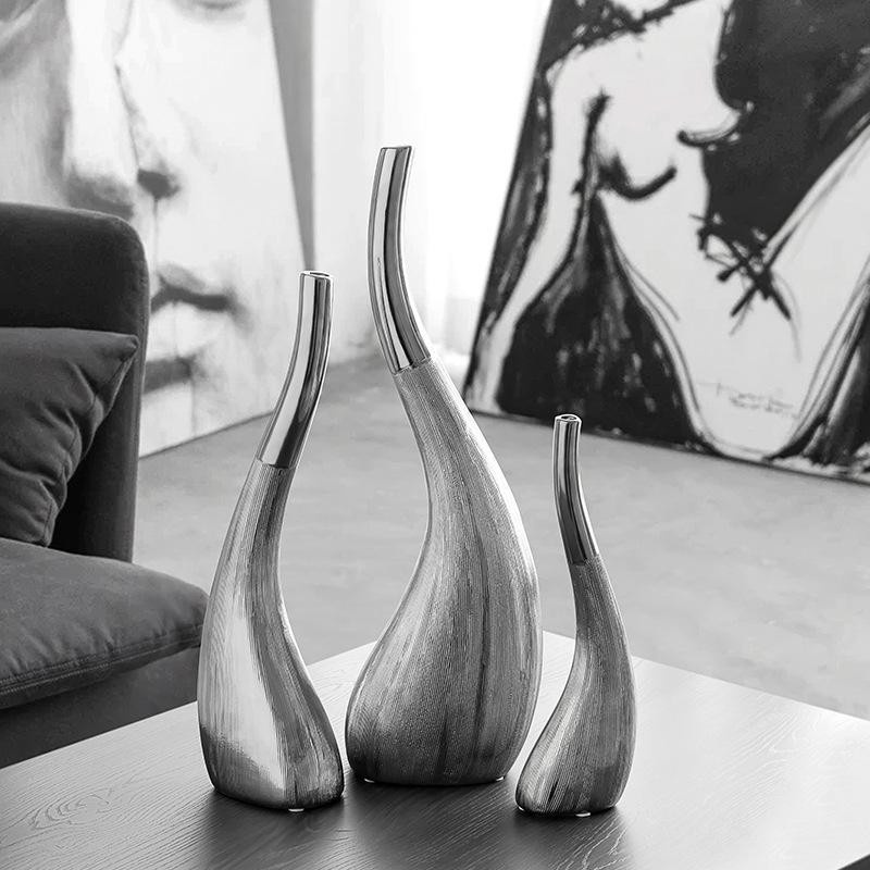 Abstrakte Keramikdekoration in Silber, gebogene Flaschenform als Tischdekoration für dein Wohnzimmer - Bild 3