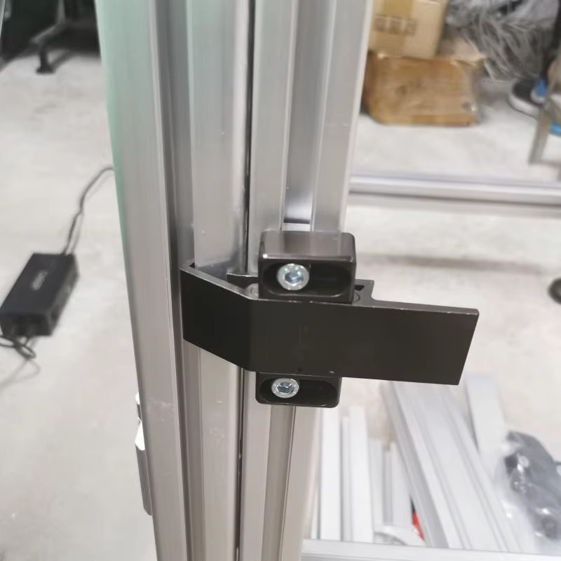 FOA Schwarzer Türriegel aus Aluminiumlegierung inklusive Befestigungsteilen für Aluminiumprofile nach europäischem Standard - Bild 2
