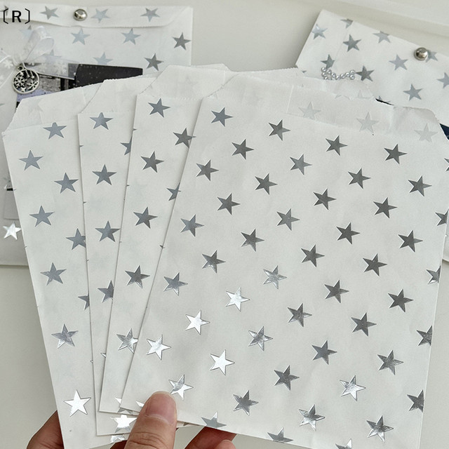 バR Sigur 10 Stück Silberne Stern-Geschenktüten aus Heißprägungspapier in Kraftpapier-Optik - Bild 1