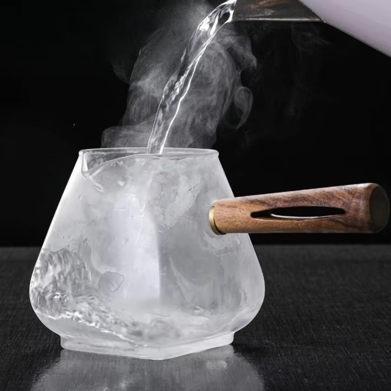 Teekanne aus Borosilikatglas mit Holzgriff und Seitengriff, transparent, herdfest - Bild 3