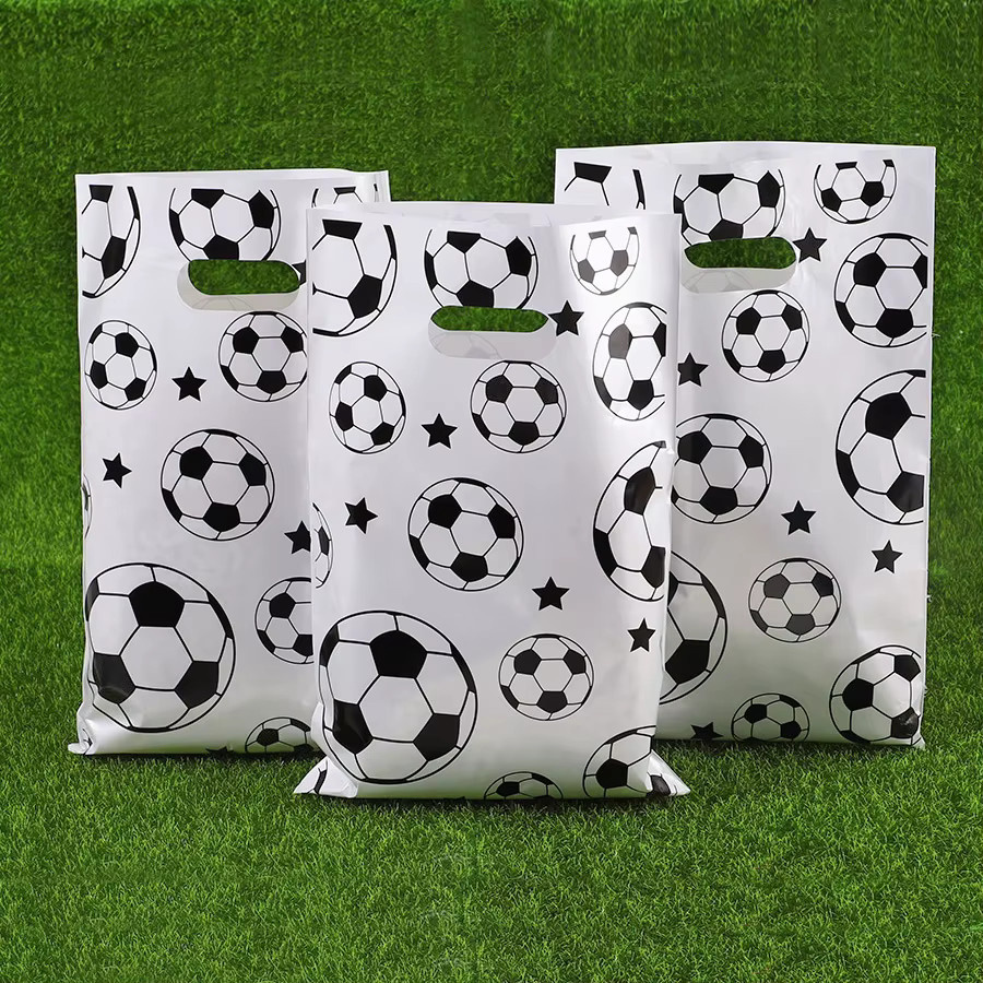 50 Stück ZQNYCY Süßigkeiten-Geschenktüten mit Fußball-Muster in Weiß aus Kunststoff für Geburtstagsfeiern und Sportfan-Dekorationen - Bild 2