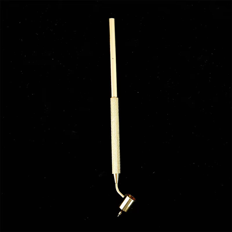 Feiner Lackstift Applikator in Gold für die präzise Reparatur von Auto-Kratzern und Lackausbesserungen - Bild 2