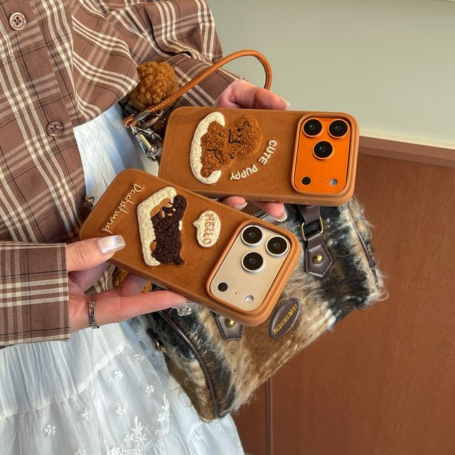 3D Handyhülle mit Stickerei-Welpen-Motiv und Anhänger für Apple iPhone 13 14 15 16 17 Pro Max in Braun - Bild 1