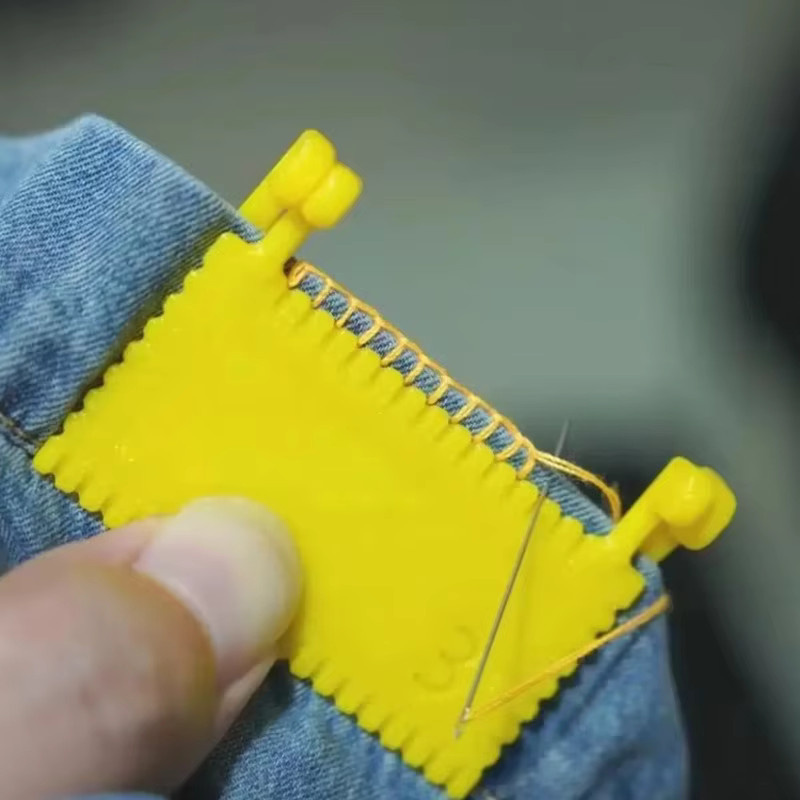 Verstellbarer Stichabstandhalter und Nähkantenführung als Clip-on-Kanten-Nähwerkzeug für DIY-Handwerk und Kleidungsreparatur in Weiß und Gelb - Bild 2