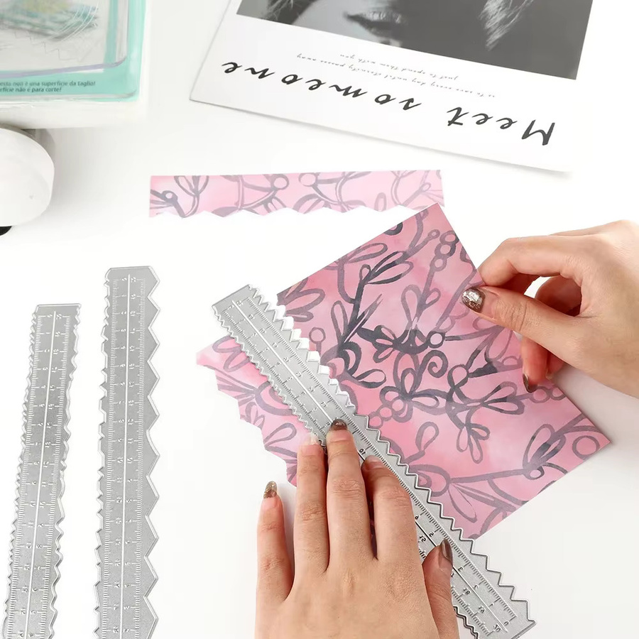 Silbernes Metall-Lineal mit gewelltem Rand für DIY-Bastelarbeiten und Papier-Prägungen - Bild 2