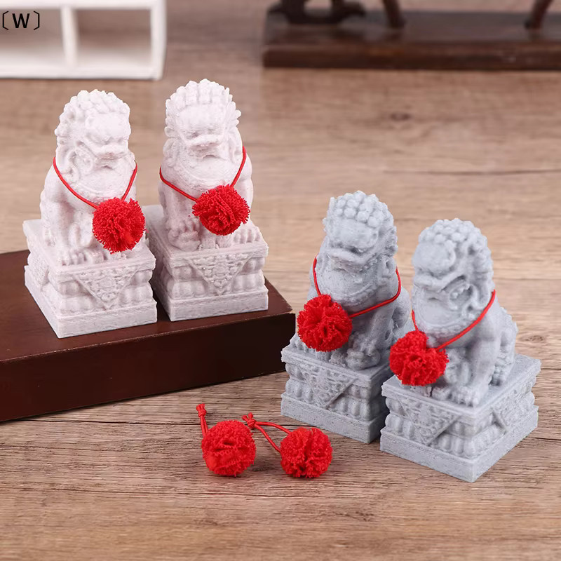 Paar simulierte Steinlöwenstatuen in Grau als Gartenornament für Puppenhäuser und Mikroszenen - Bild 1