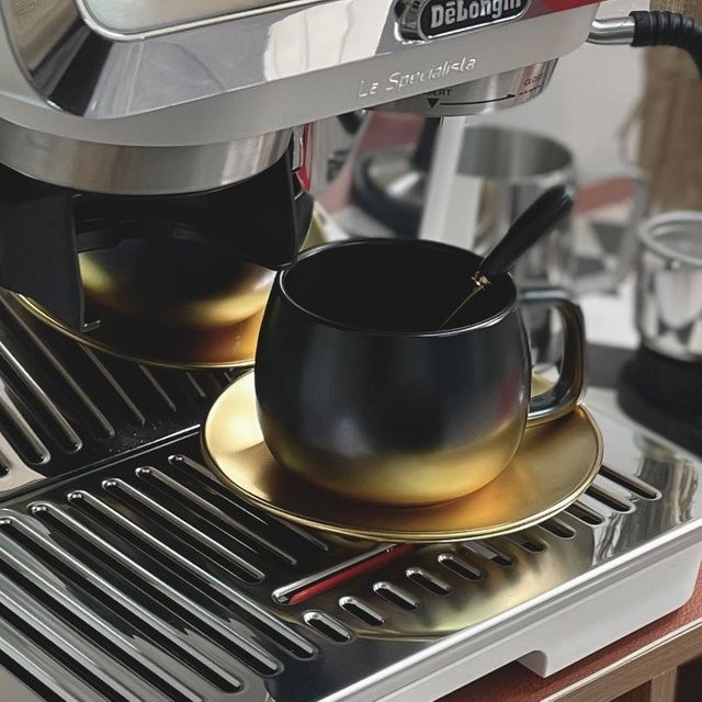 Luxus Keramik Kaffeetasse Set in Schwarz und Gold mit Marmor-Design, inklusive Teller und Löffel, 280 ml - Bild 1