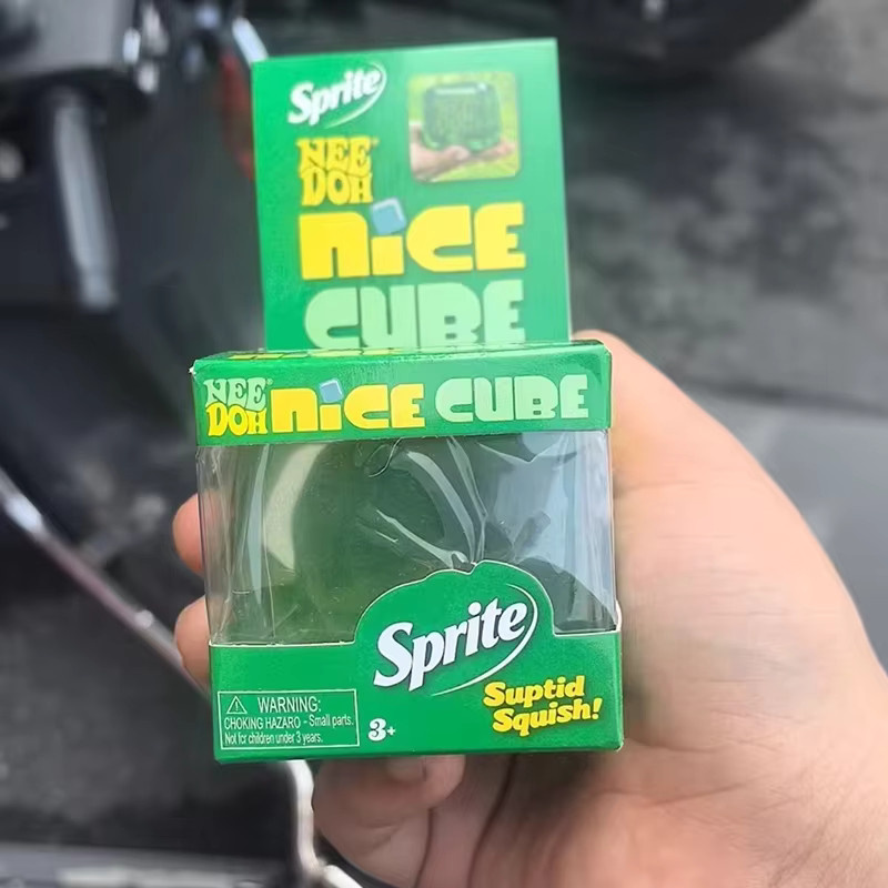 Schylling Needoh Nice Cube, Sensorisches Fidget-Spielzeug, Squishy Squeeze Cube - Bild 3