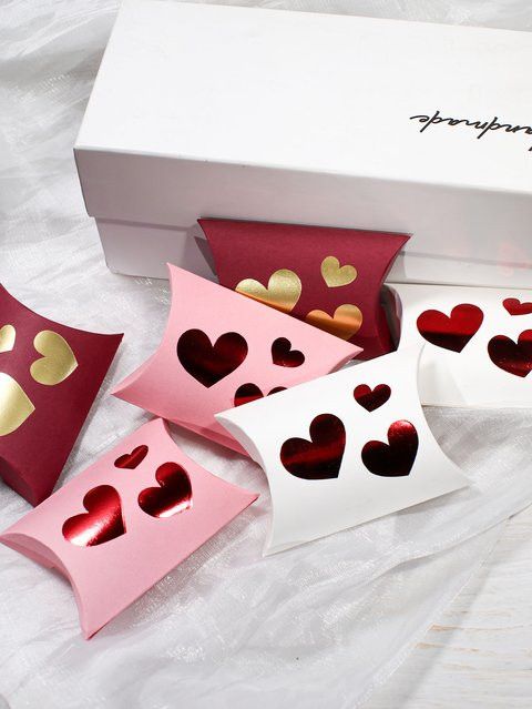 RMTPT Geschenkbox in Liebeskissenform für Valentinstag und Hochzeiten - Bild 1