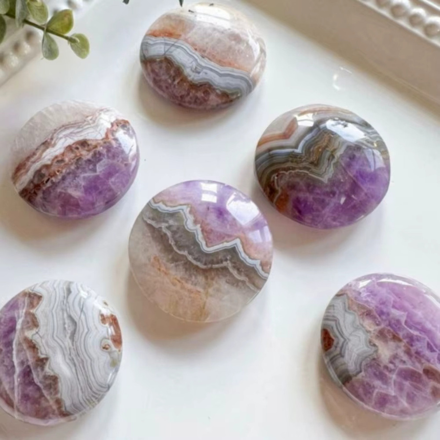 CrystalHola Amethyst-Achat-Kristall als runder Handstein in Lila und Orange mit abstraktem Muster zur Tischdekoration - Bild 5