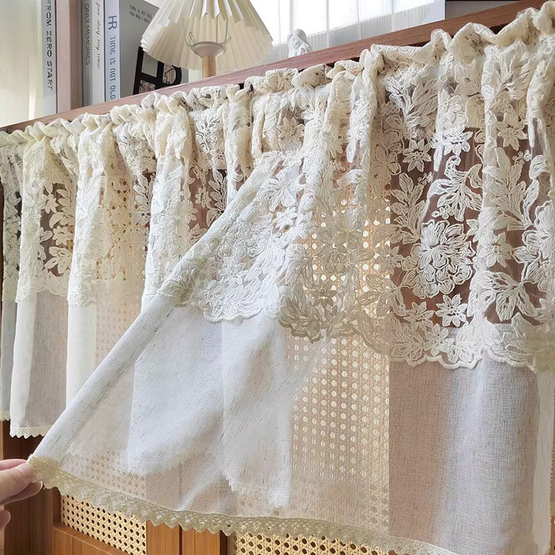 Tiyana Transparenter Spitzenvorhang mit floraler Stickerei in Beige im Retro-Stil - Bild 2