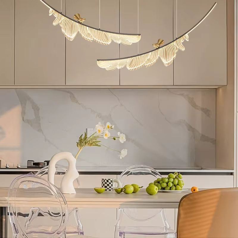 JIANKEXING LED Pendelleuchte in Feder-Optik, moderner Kunst-Kronleuchter aus Acryl und Metall in Weiß mit Gold/Messing, ideal für Wohnzimmer, Restaurant oder Hotel Lobby - Bild 2