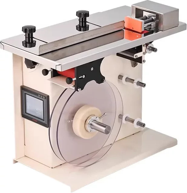 Halbautomatische rechtwinklige Eckenversiegelungs- und Etikettiermaschine als hochpräziser Aufkleberapplikator für Papier-Geschenkboxen in Weiß aus Metall - Bild 1