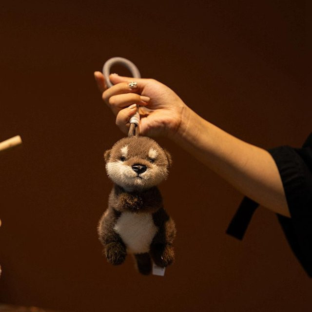 Glücks-Otter, Plüschtier, Taschenanhänger, 15cm, Braun - Bild 1