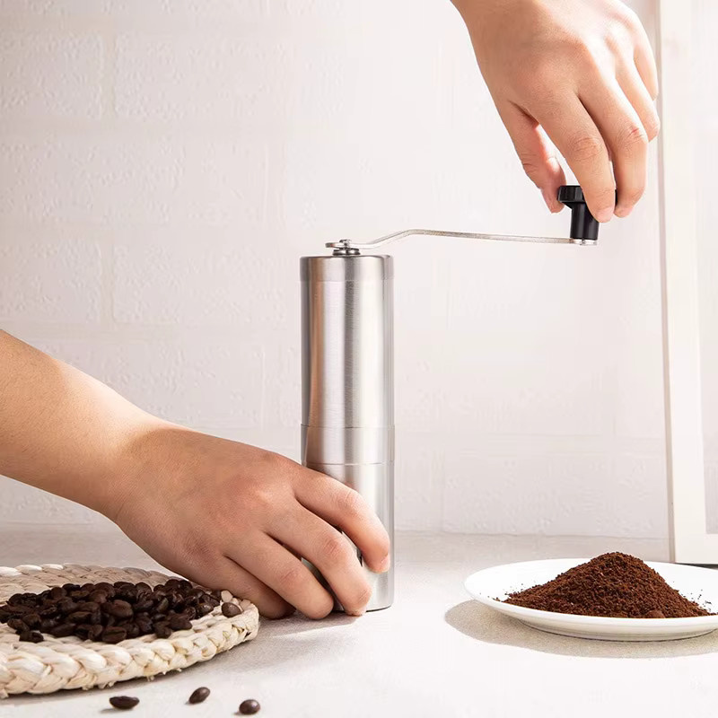 ATWFS Manuelle Kaffeemühle aus Edelstahl in Silber mit konischem Mahlwerk und 18 Mahlgrad-Einstellungen - Bild 3