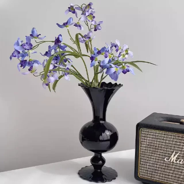 Minimalistische schwarze Glasvase im europäischen Mid-Century-Stil für Wohnzimmer und Esstisch - Bild 1