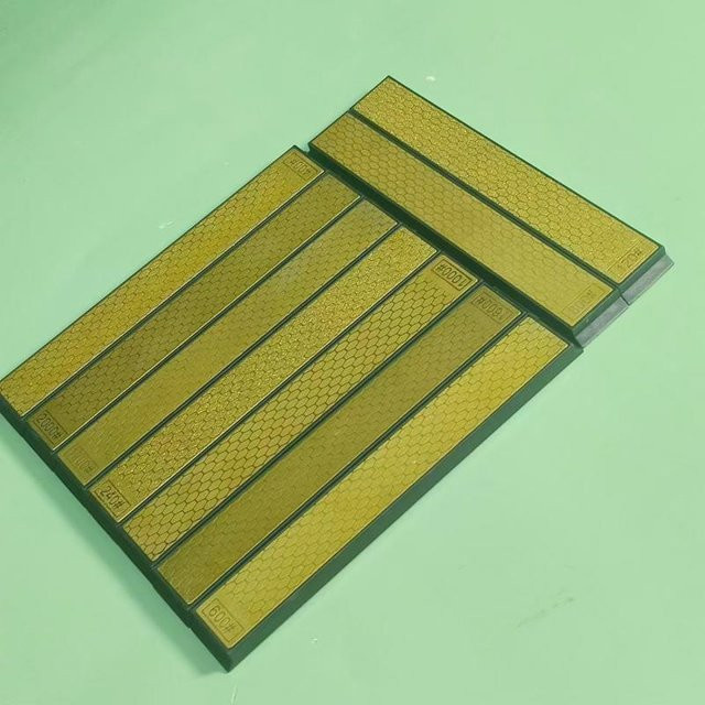 RSCHEF Goldene Premium-Diamant-Schleifsteine als hochwertige Schleifwerkzeuge für Messer und Scheren - Bild 1