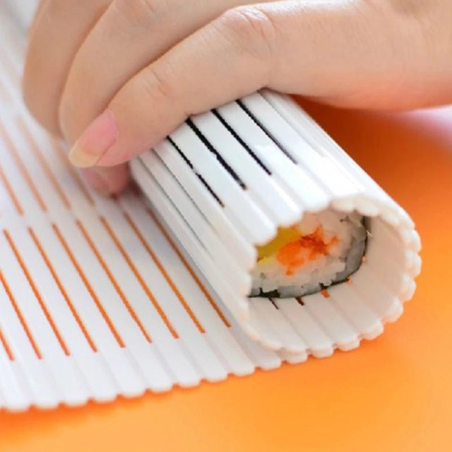 Yiran Furniture Sushi-Rollmatte aus Kunststoff, weiß, wiederverwendbares Antihaft-Werkzeug zur Sushi-Herstellung und zum Rollen von Reis oder Kuchen - Bild 1