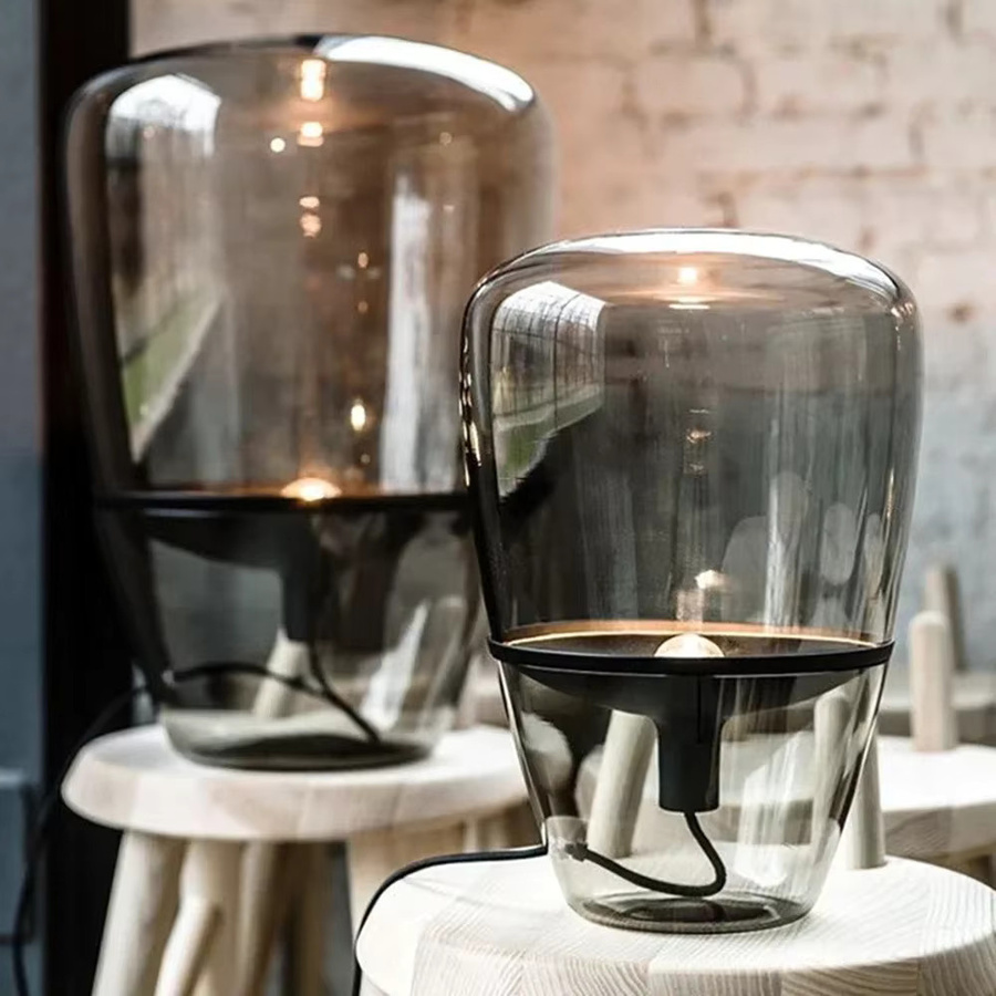 YANKE Glas-Tischlampe in Transparent mit warmweißem Licht, tschechisches Design für Wohnzimmer, Schlafzimmer und Arbeitszimmer - Bild 2