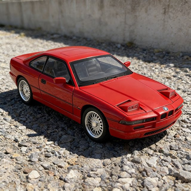 MAKEDA CSI E31 Sportwagen Modell, 1:24, Metall, mit Licht und Sound - Bild 1