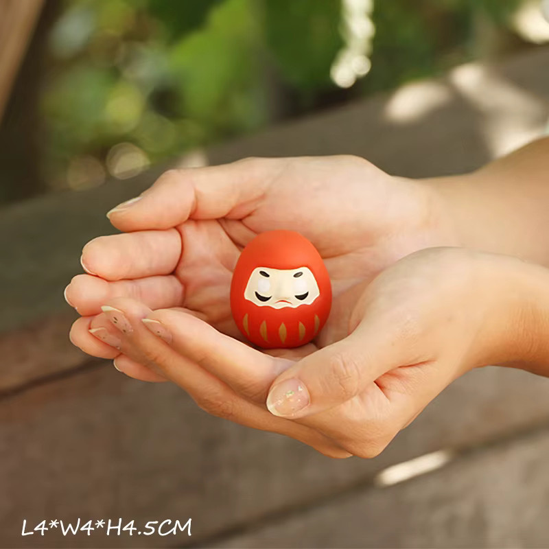 Set mit 8 japanischen Mini-Daruma Glücksbringern aus Keramik in Mehrfarbig, Zen-Ornament und Tischdekoration von Cerakorie - Bild 3