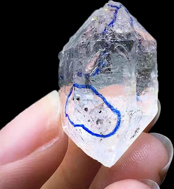 Natürlicher Herkimer-Diamant als roher Edelstein in Grau und Transparent von Binchi Outdoor Product - Bild 1