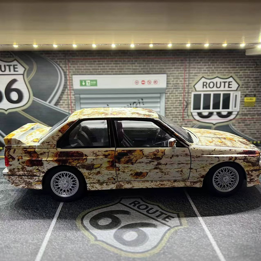MAKEDA 1988 M3 E30 Rostbeschädigte Version, Sportwagen Modell, 1:24, Metall, mit Licht und Sound - Bild 4