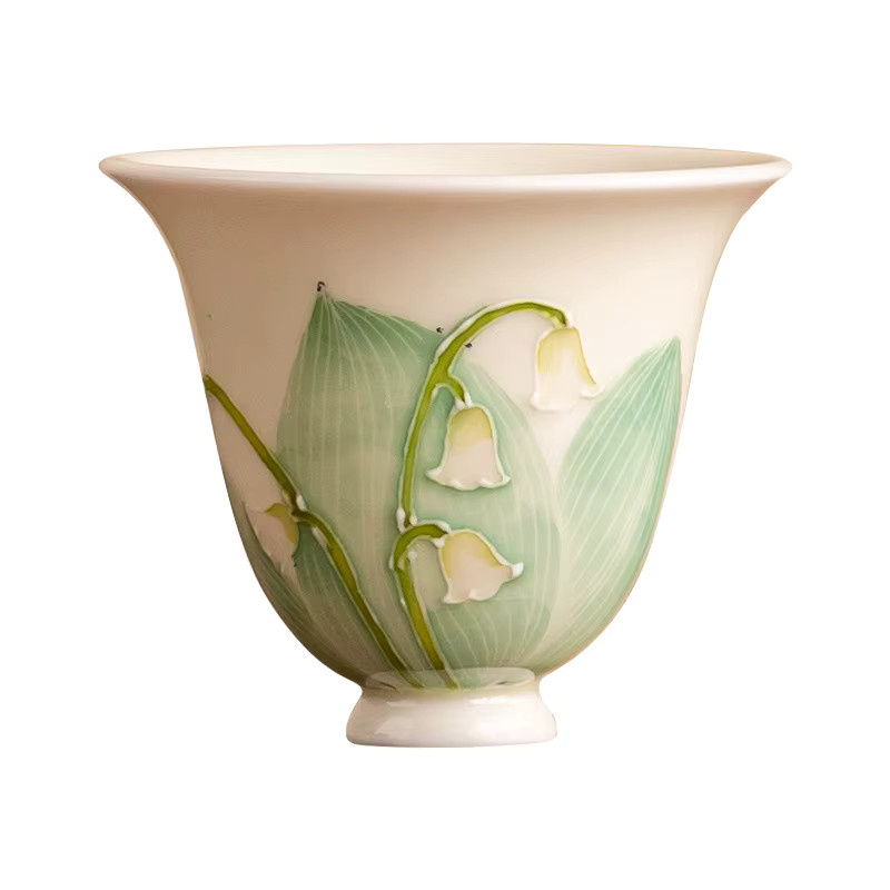 Handbemalte Keramik-Teetasse mit floralem Maiglöckchen-Design in Mehrfarbig für deine Teezeremonie - Bild 3