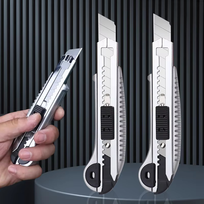 Deli Allzweckmesser aus Edelstahl in Silber als multifunktionaler Wandpapierschneider mit rutschfestem Griff - Bild 2
