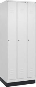 C+P Spind Classic PLUS Garderobenschrank mit 3 Abteilen, Sockel, Zylinderschloss und 3 Garderobenhaken, Farbe: Grau/Weiß, H x B x T: 195 x 75 x 50 cm - Bild 1