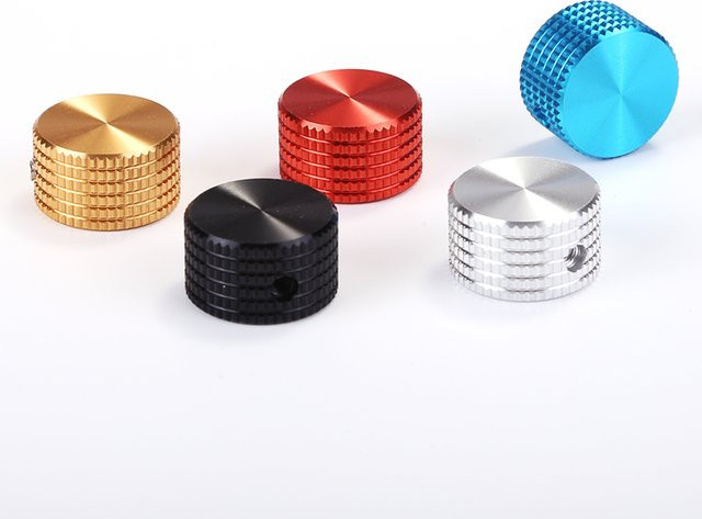 AISANRAY Vollaluminium-Knopfkappe mit massivem Kern, kariert, runder Schaft für Potentiometer, Seitenschraube, Schwarz/Mehrfarbig, 17 x 10 mm - Bild 1