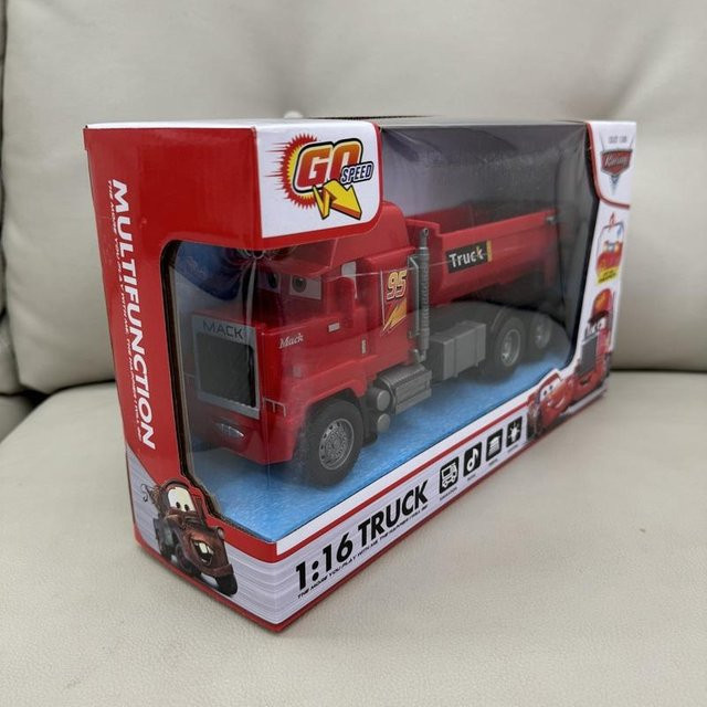 Pixar Cars Güterzug Lightning McQueen Modellauto, mit Licht-Soundeffekten - Bild 1