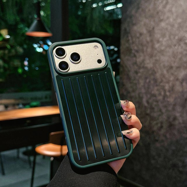 Rimowa High-End 3D Reisetrolley Handyhülle für iPhone 17 Pro Max, 17 Pro, 16 Pro Max, 16 Pro, 15, 14 und 13 in Grün - Bild 1