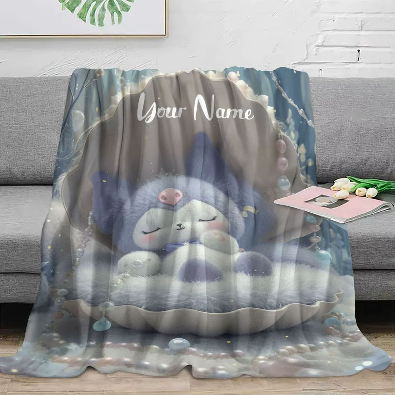 ZIZ Kuscheldecke mit individuellem Namen in Blau mit Muschel- und Perlenmuster sowie Plüschtierfoto - Bild 2