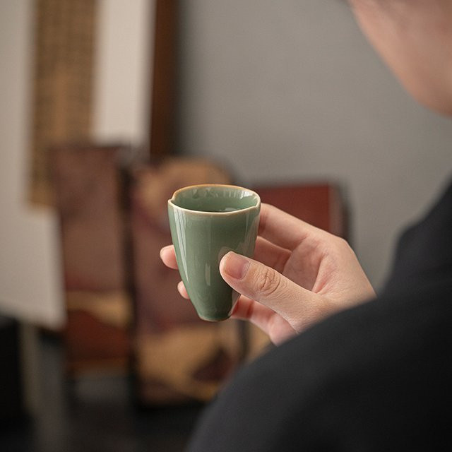 Handgefertigte Retro Celadon Teetasse aus Keramik in Grün für Kung-Fu-Tee-Sets und Teeverkostungen - Bild 1