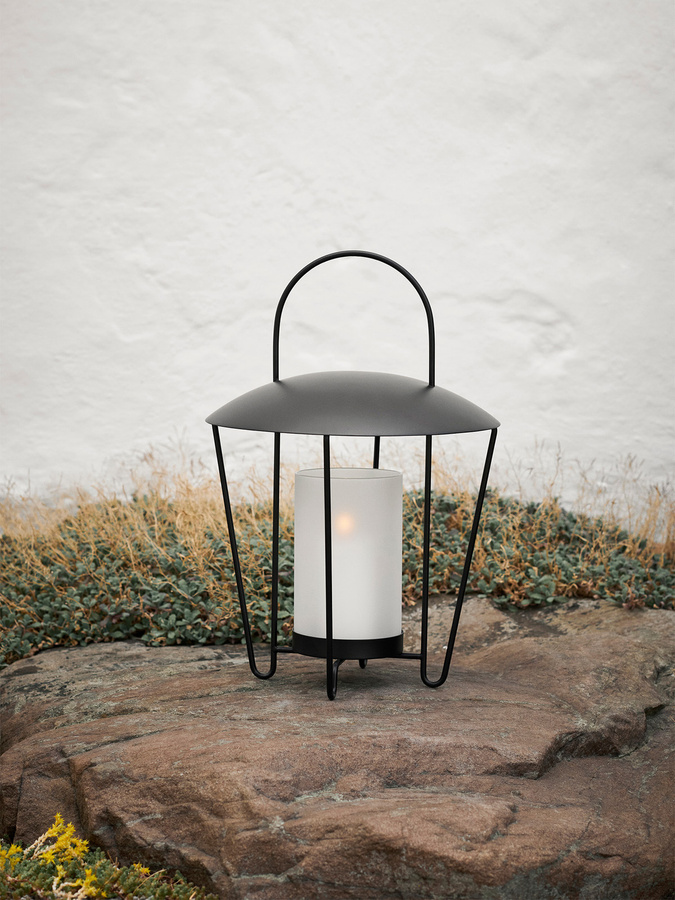 Ferm Living Abri Laterne aus Glas und Metall in Schwarz mit transparentem Glas für Tisch, Garten, Balkon oder Terrasse - Bild 3