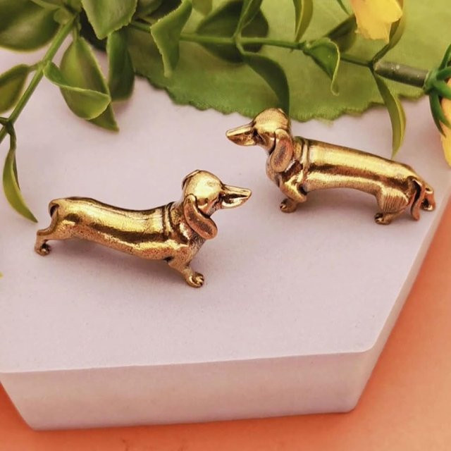 Dekorative Dackel-Statuen aus Messing in Gold für deine Heim- und Arbeitszimmerdekoration - Bild 1