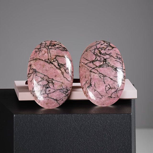 CrystalHola Natürlicher Rosenquarz Handstein in Pink, Polierter ovaler Kristall als Deko-Ornament - Bild 1