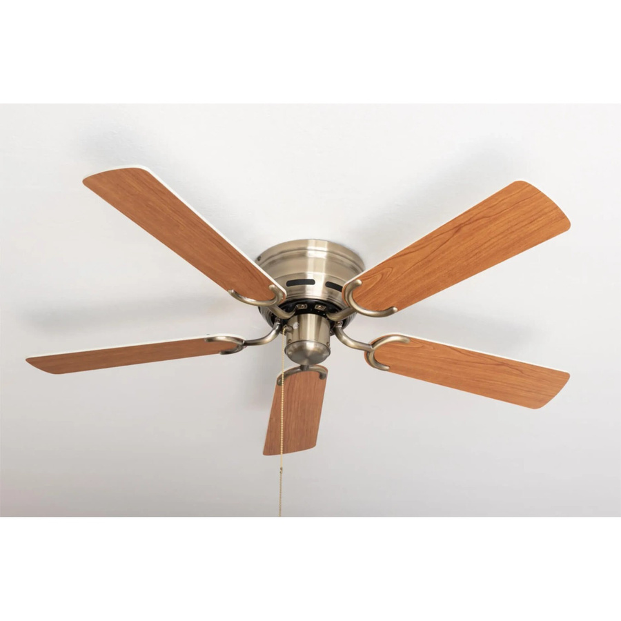 Pepeo Kisa Deluxe Extra flacher Deckenventilator in Messing Antik und Weiß mit Ahorn Flügeln in Gold - Bild 1