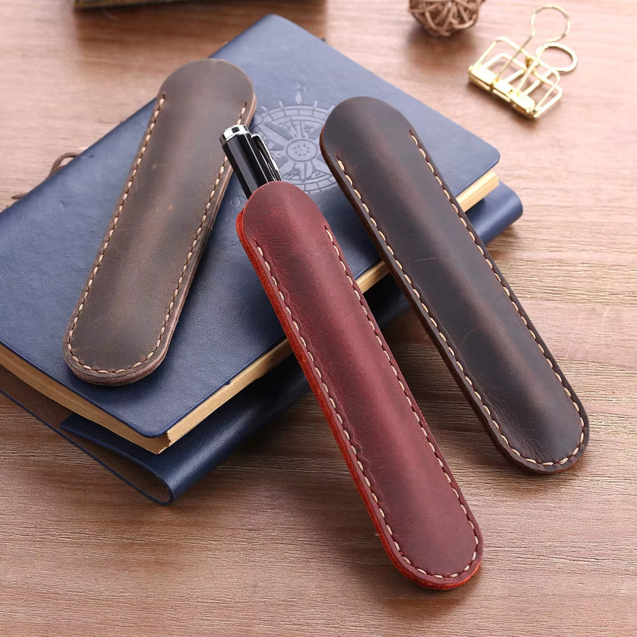 PHANTACI Retro Bleistiftetui aus echtem Rindsleder in Rot und Braun mit Metallverschluss - Bild 2
