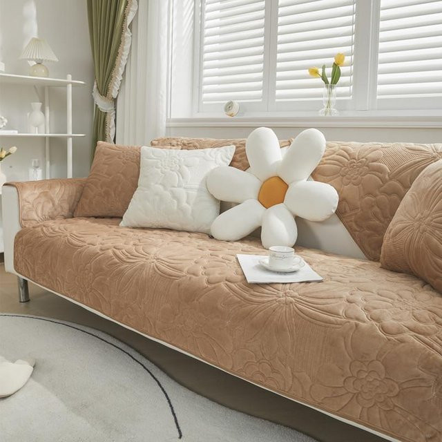 Bestickter Plüsch-Sofabezug in Beige als rutschfeste und staubdichte Sofamatte für dein Wohnzimmer, B/B: 70 x 70 cm - Bild 1