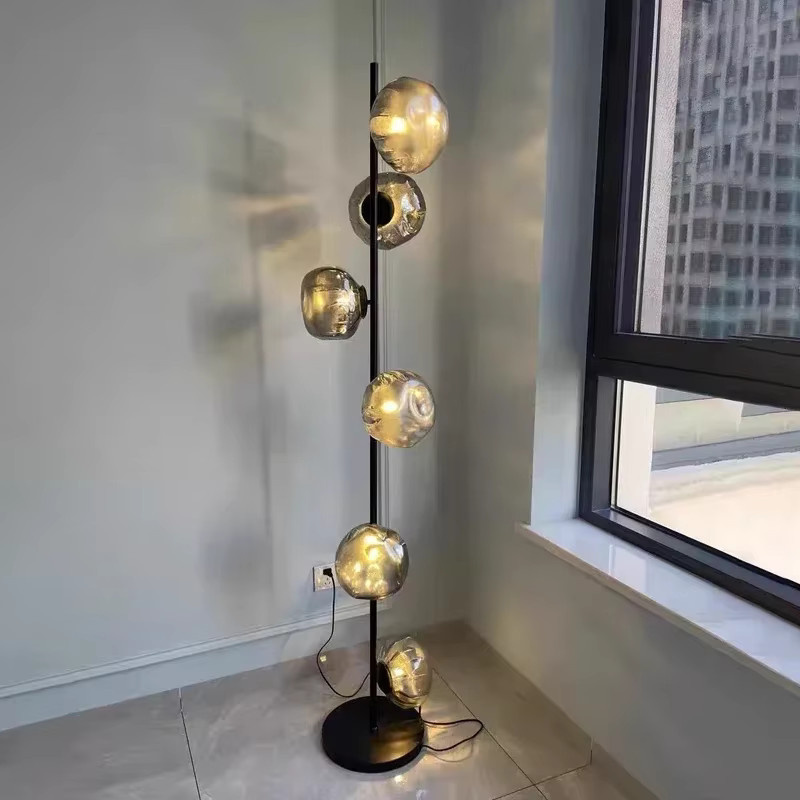 JIANKEXING Moderne LED Bodenlampe aus Glas und Metall in Transparent und Schwarz für Wohnzimmer, Schlafzimmer und Home Office - Bild 2