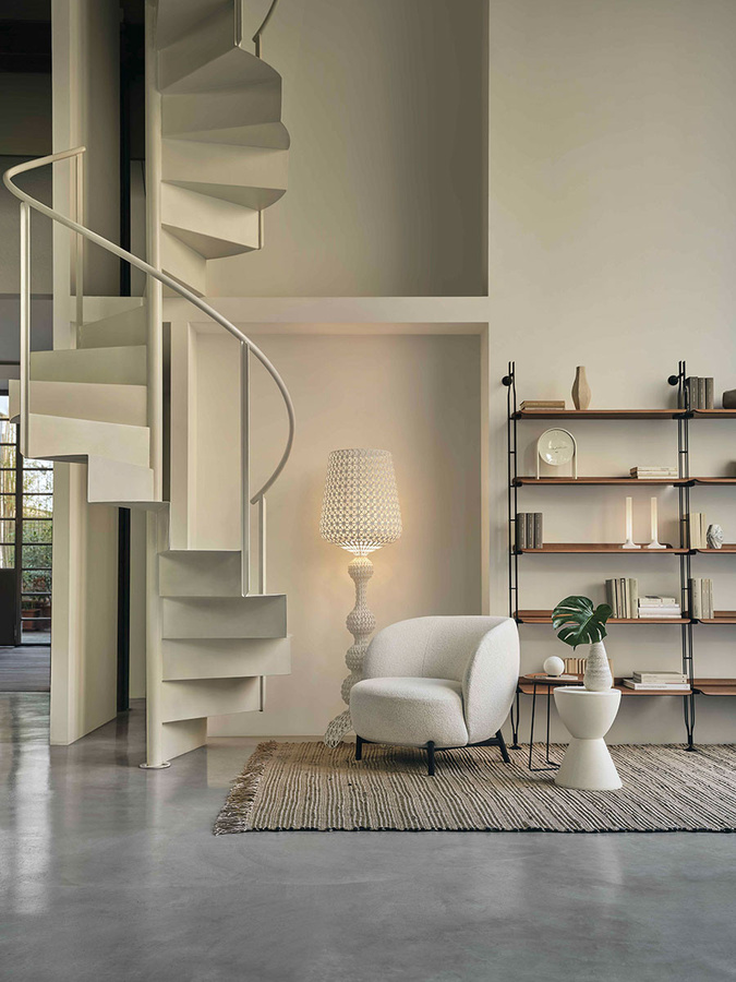 Kartell Lunam Sessel Curly Lounge Sessel mit Bouclé-Bezug in Weiß und Metallgestell - Bild 3